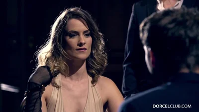 Elegante donna francese scopata da tre uomini — screenshot 