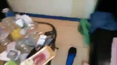 Due ragazzi scopano una donna nel culo senza preservativo — screenshot 