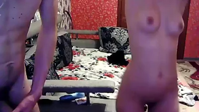Dois casais jovens fazem uma orgia — captura 