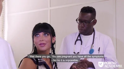 Dormiu com o médico e seu assistente negro — captura 