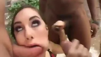 Sasha Grey viene violentata da un gruppo di uomini — screenshot 