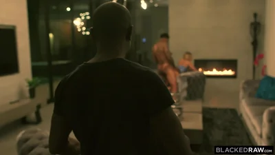 Modella russa ha passato la notte con due ragazzi neri — screenshot 