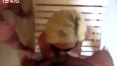 Blonde suce trois bites avec douceur — capture 