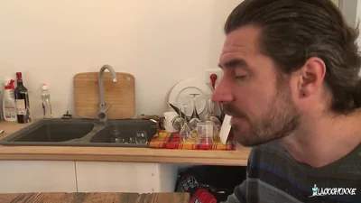 Piccole tette di una bionda sono state ricoperte di sperma — screenshot 