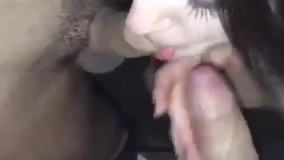 Tre persone scopano una bella ragazza — screenshot 