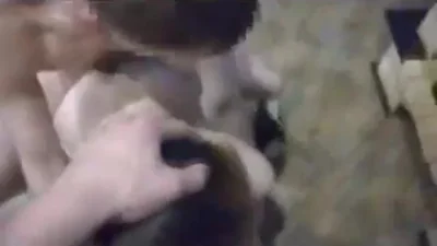 Prima esperienza di una coppia sposata con un sesso di gruppo MFM in una sauna — screenshot 
