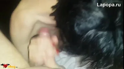 A una morena le gusta cuando su marido llega a casa con un amigo — captura 
