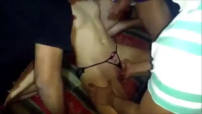 Esposa magra é fodida por qualquer um que queira. — captura 