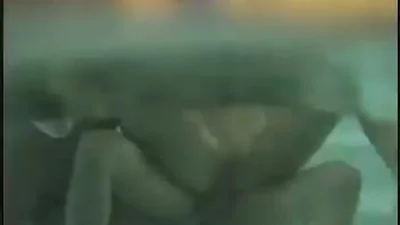 Mujer asiática y dos homosexuales — captura 