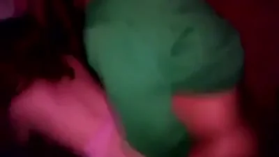 Femme mariée est partagée entre plusieurs hommes — capture 