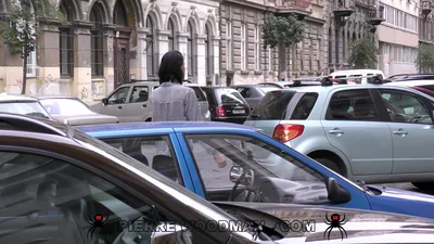 Bruna fragile scopata da tre uomini — screenshot 