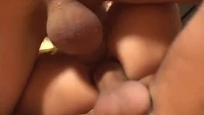 Troia dai capelli rossi viene scopata da due cazzi — screenshot 