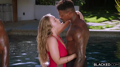 Black guys invited a girl to swim in the pool. — screenshot 