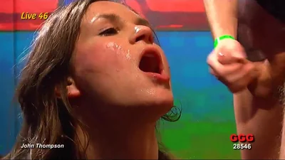 Orgia con una snella bruna in tutti i buchi — screenshot 