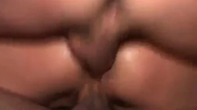 Mari et deux amants baisent sa femme blonde — capture 