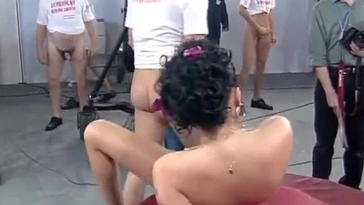 Putas folladas en una exhibición — captura 