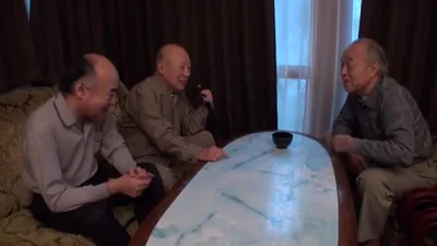 Donna giapponese formosa scopa uomini anziani — screenshot 