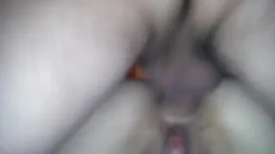 Marito tocca la figa di sua moglie mentre il suo amante la scopa nel culo — screenshot 