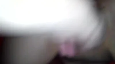 Marito tocca la figa di sua moglie mentre il suo amante la scopa nel culo — screenshot 