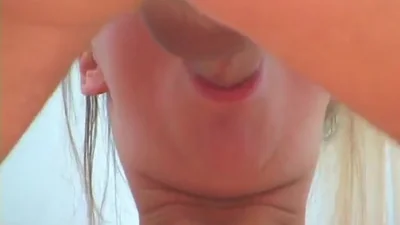 Troia si bagna il culo durante un MFM — screenshot 