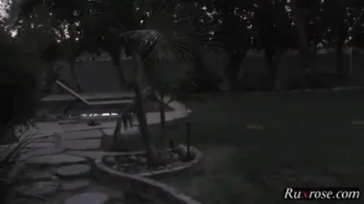 Tres negros follan a una mamá exuberante — captura 