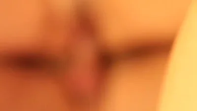 Bionda fa piacere a suo marito e al suo amico — screenshot 