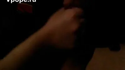 Rossa succhia i cazzi dei suoi amici e si fa scopare la figa — screenshot 