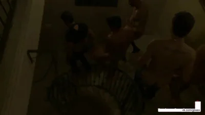Entró accidentalmente en la casa de un vecino durante una fiesta de hombres — captura 