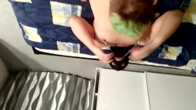 MFM con una hermosa puta callejera en un entorno doméstico — captura 