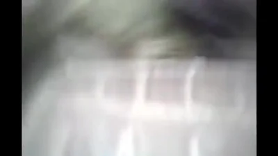 Prostituta a buon mercato fa un pompino sciatto a uno scambista arrapato — screenshot 
