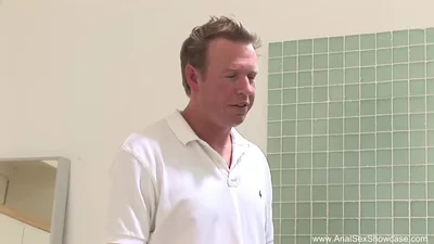 Man and a plumber fucked an insatiable wife with double penetration — screenshot 