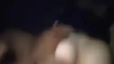 Deux hommes noirs violent brutalement une jeune femme sexy en string. — capture 