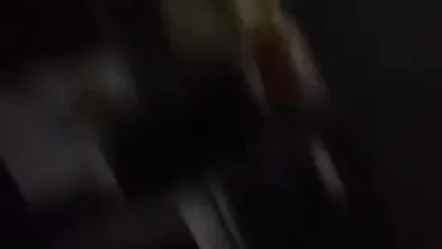 Deux hommes noirs violent brutalement une jeune femme sexy en string. — capture 