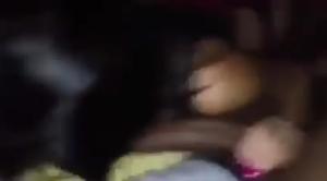 Два нигера жестко жарят сексуальную девку в стрингах - скриншот #4