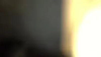 Deux hommes noirs violent brutalement une jeune femme sexy en string. — capture 