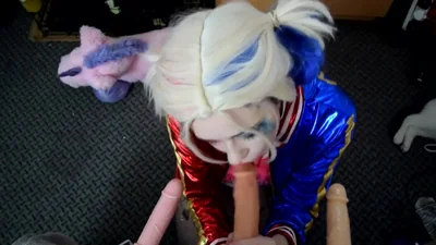 Cosplayer en medias rotas folla con penes de goma — captura 
