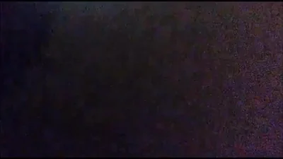 Femme baise soumisement l'ami de son mari — capture 