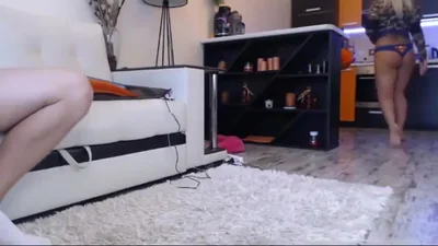 Mannequin webcam mature se fait baiser dans son cul serré après une pipe bâclée pour un ami. — capture 