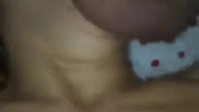 Vadia confiável teve seu ânus rasgado e sua boca cheia de esperma em um sexo em grupo — captura 