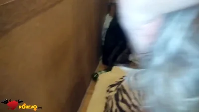 Sexo hardcore entre uma vadia casada e dois garanhões — captura 