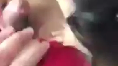 Moglie succhia l'amico di suo marito e si fa mettere il cazzo di suo marito nella figa — screenshot 