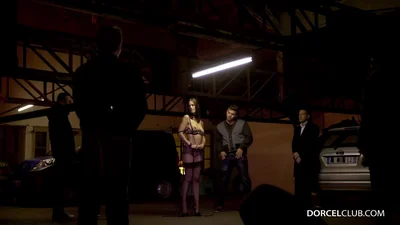 Triolisme dans un parking souterrain — capture 