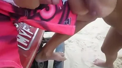 MFM na praia com uma MILF latina — captura 