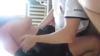 Se follaron a una morena juntos por sus tendencias promiscuas — captura 
