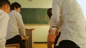 Молоденькая японская училка не знала что в универе ее будут ебать каждый день - скриншот #11