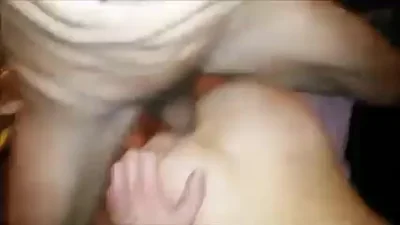 Caucasica esperta insegna a una coppia il sesso anale — screenshot 