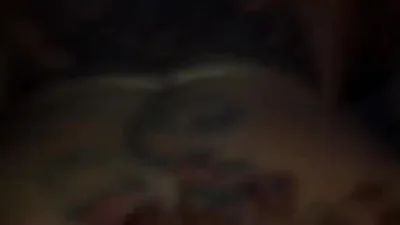 Il cornuto filma la moglie che si diverte con un altro uomo — screenshot 