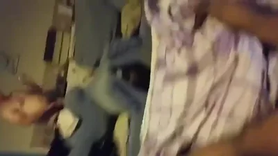 Salope s'est fait baiser sauvagement par des trios lors d'une fête après avoir bu de la vodka — capture 