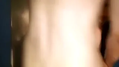 Vicino ha organizzato del sesso in un hotel per una donna sposata davanti a suo marito — screenshot 