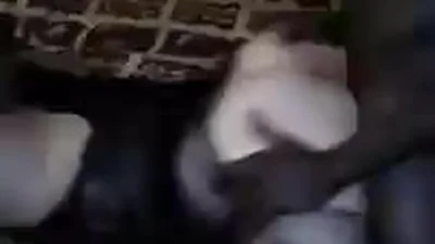 Femme voulait une bite noire et a organisé un plan à trois avec deux hommes noirs — capture 